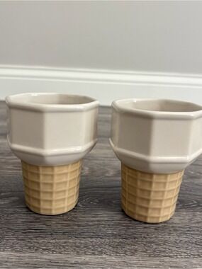 Pfaltzgraff Cream and Tan Ice Cream Cone Dessert Cups (Set of 2)